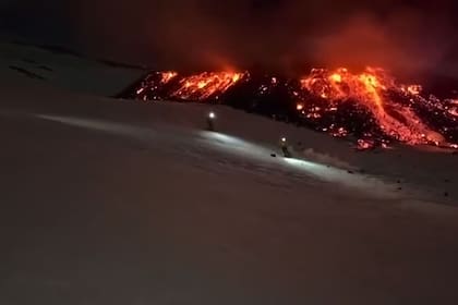 Las autoridades recomiendan no acercarse a las zonas de erupción