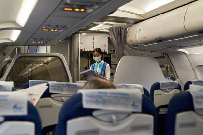 Las azafatas se encargan de controlar cualquier situación a bordo