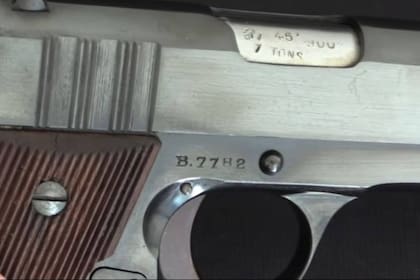 Las Ballester Molina que se vendieron para el SOE Británico llevaban sobre el gatillo una numeración precedida de una letra B