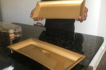 Las bandejas tienen un destacado brillo (Foto: Dollar Tree)