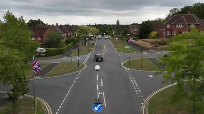 Las banderas británicas ondeando en las farolas de algunas zonas de Birmingham, Inglaterra.