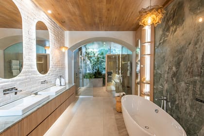 Las bañeras exentas están de moda
