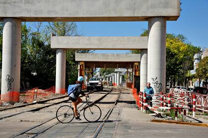 Las bases de hormigón sobre las que circularán las vías del San Martín ya están colocadas