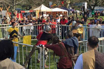 Las batallas medievales se realizan hasta el domingo en el Hipódromo de San Isidro