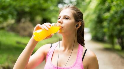 Las bebidas azucaradas crean un ambiente ideal para las bacterias cariogénicas en la boca
