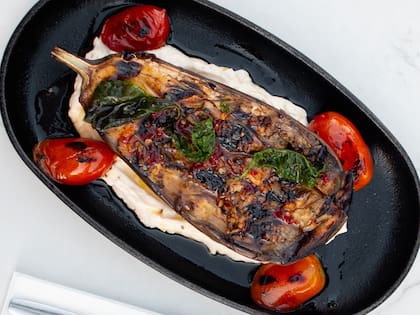 Las berenjenas se puede cocinar de diferentes formas, aquí a la parrilla.