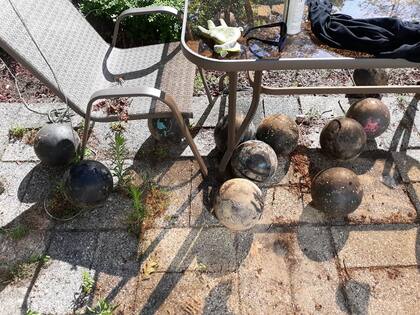 Las bolas de bowling desenterradas finalmente totalizaron 158