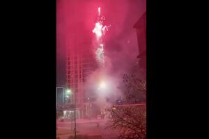 Las bombas de estruendo en Puerto Madero, en la puerta del hotel donde se hospedó Corinthians