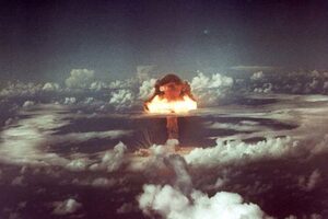 El terrible destino de los voluntarios que filmaron las pruebas de las bombas atómicas
