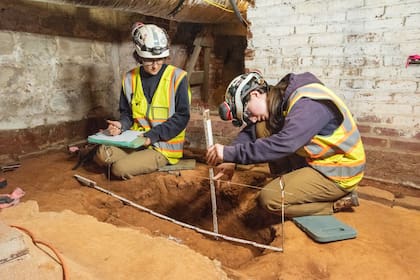 Las botellas contenían un líquido extraño y fueron llevadas a un laboratorio para investigar
(Fuente: George Brown / Asociación de Damas de Mount Vernon)