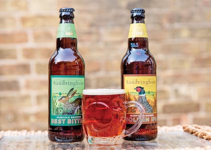  Las botellas de Best Bitter y Golden IPA producidas en Sandringham.
