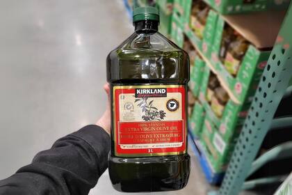 Las botellas de tres litros de aceite de oliva virgen extra español pasaron de US$38,99 a US$34,99 (Imagen Costco)