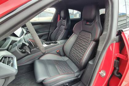 Las butacas de este Audi RS e-tron GT son deportivas