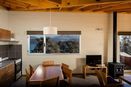 Las cabañas cuentan con living equipado para maximizar los espacios de disfrute.