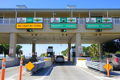 Las cabinas de peajes serán eliminadas en California debido al congestionamiento de autos en la zona