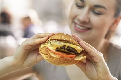 Las cadenas celebran el National Chesseburger Day con grandes ofertas