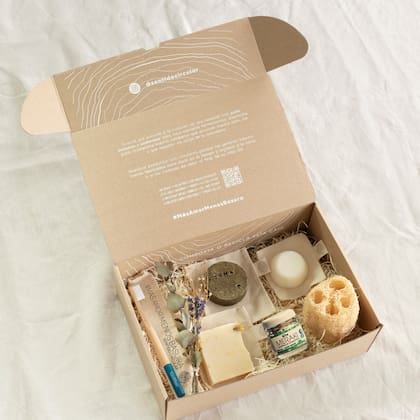 Las cajas de Sentido Circular incluyen todo tipo de productos de cosmética natural y vegana.
