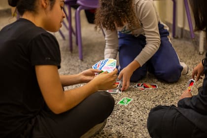 Las cajas lúdicas incluyen juegos como Carrera de mente, Pictionary, UNO, Jenga y Cuatro en línea