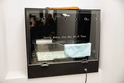 Las cajas tienen varias tecnologías para asegurar que el bebe no sufra hasta que alguien lo retire