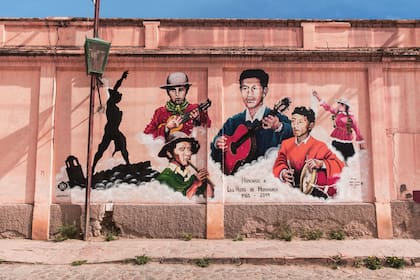 Las callecitas de Humahuaca rebosan de talento plástico. En el centro hay una FM Artística, un museo de bellas artes y una escuela de arte.