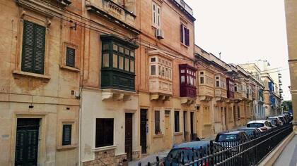 Las calles de La Valeta, antigua ciudad a la que se llega en ferry.