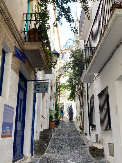 Pueblo Pesquero de Europa en Camino a Convertirse en Patrimonio de la Humanidad: Descubre su Historia y Cultura 7 Las calles angostas y las casas blancas que dan al mar.