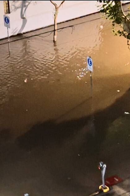 Las calles completamente anegadas por las inundaciones.