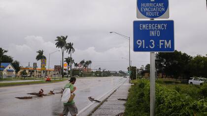 Huracán Irma: se aprovecharon del caos desatado por la tormenta y saquearon un local de deportes