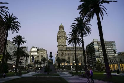 Las calles de Montevideo. Uruguay sufre una notable alza en la tasa de criminalidad que se ven reflejadas en las acciones de los vecinos, en las charlas cotidianas y en los discursos políticos.