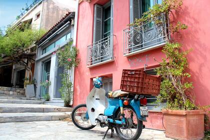 Las calles del barrio de Plaka tienen un encanto diferente y algo místico a la hora de la siesta. 