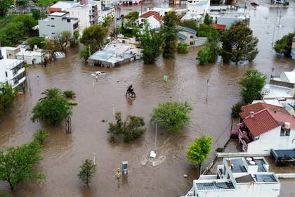 Las calles inundadas por el temporal y las lluvias en Bahía Blanca.