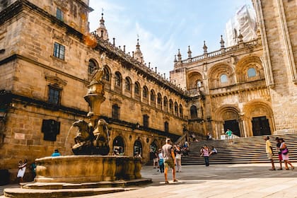 Las calles medievales de Santiago de Compostela reciben a los peregrinos