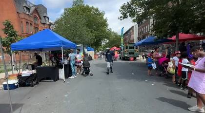 Las calles se cierran al tránsito para que los vecinos puedan montar sus carpas y comenzar con las parrilladas características de las "Block Parties"