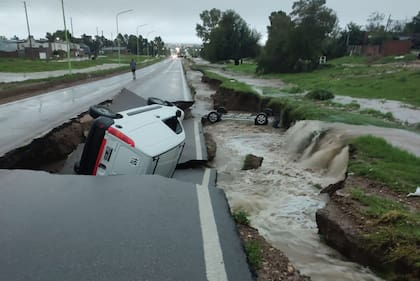 Las calles y rutas colapsaron en algunos sectores