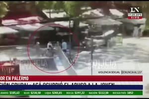 Las cámaras de la Policía de la Ciudad registraron la escena en la que la joven es interceptada por el grupo