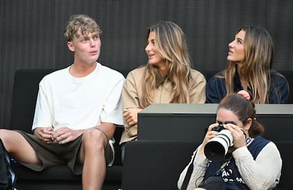 Las cámaras de la transmisión captaron el momento de la charla entre los jóvenes (Foto: X)
