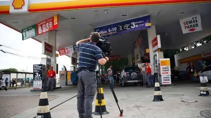 Las cámaras de seguridad de la estación de servicio captaron aLochte y sus compañeros