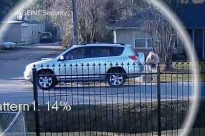 Las cámaras de seguridad registraron el momento exacto en el que el ladrón deja al bebé a la deriva