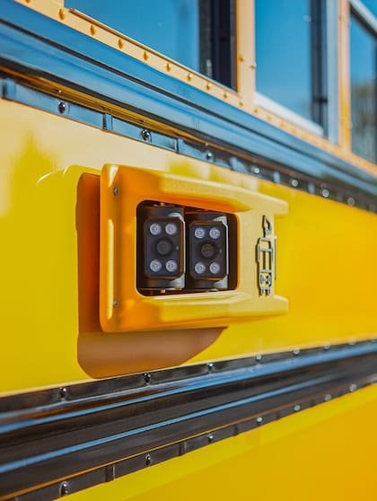 Las cámaras se ponen al costado de los autobuses