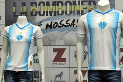 Las camisetas de Paysandu alusivas al éxito frente a Boca como visitante: "¡La Bombonera es nuestra!", celebra el club amazónico.
