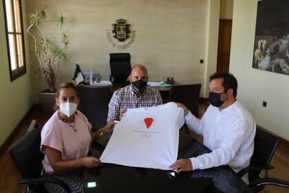 Las camisetas solidarias que salió a vender el gobierno de Fuerteventura para ayudar a la isla vecina (Fuente: Cabildo de Fuerteventura)