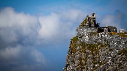 Un antiguo refugio en el Monte Altissimo, Toscana