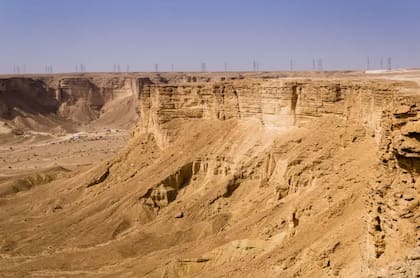 Las capas rocosas de la escarpadura de Tuwaiq, en Arabia Saudita, formadas en el período jurásico, entre hace 200 millones y 145 millones de años, son ricas en material orgánico.