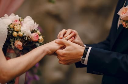 Las capillas de bodas en Las Vegas ofrecen paquetes desde los US$299, con opciones que incluyen limusina, video y hasta imitadores de Elvis.