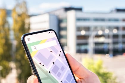 Las car tracking apps son aplicaciones móviles que cuentan con la tecnología necesaria para rastrear un vehículo mediante sistemas de geolocalización.