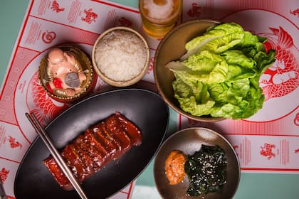 Las carnes combinadas con ingredientes asiáticos son el hit de Niño Gordo.
