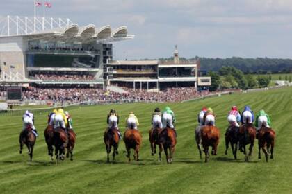 Las carreras serán el primer acontecimiento deportivo en reanudar la actividad en Gran Bretaña, pero las tribunas estarán atípicamente vacías.