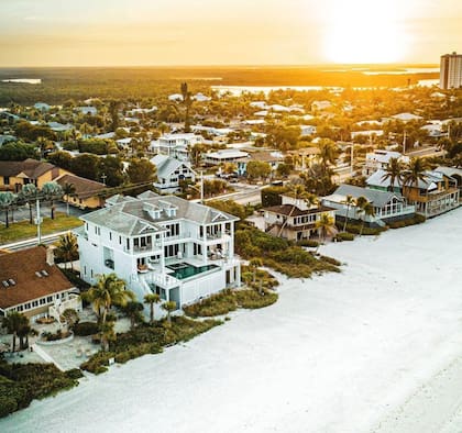 Las casas de Fort Myers quedaron en ruinas por el paso de Ian