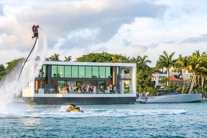 Las casas de Miami suelen ser muy lujosas, como la flotante (en la imagen) que salió a la venta hace poco