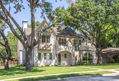 Las casas en Lake Ridge Estates tienen una llamativa arquitectura